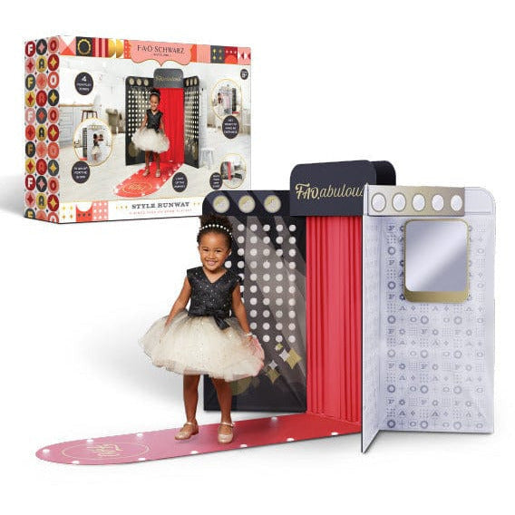 Style Runway 4-Sided Fashion Show Playset